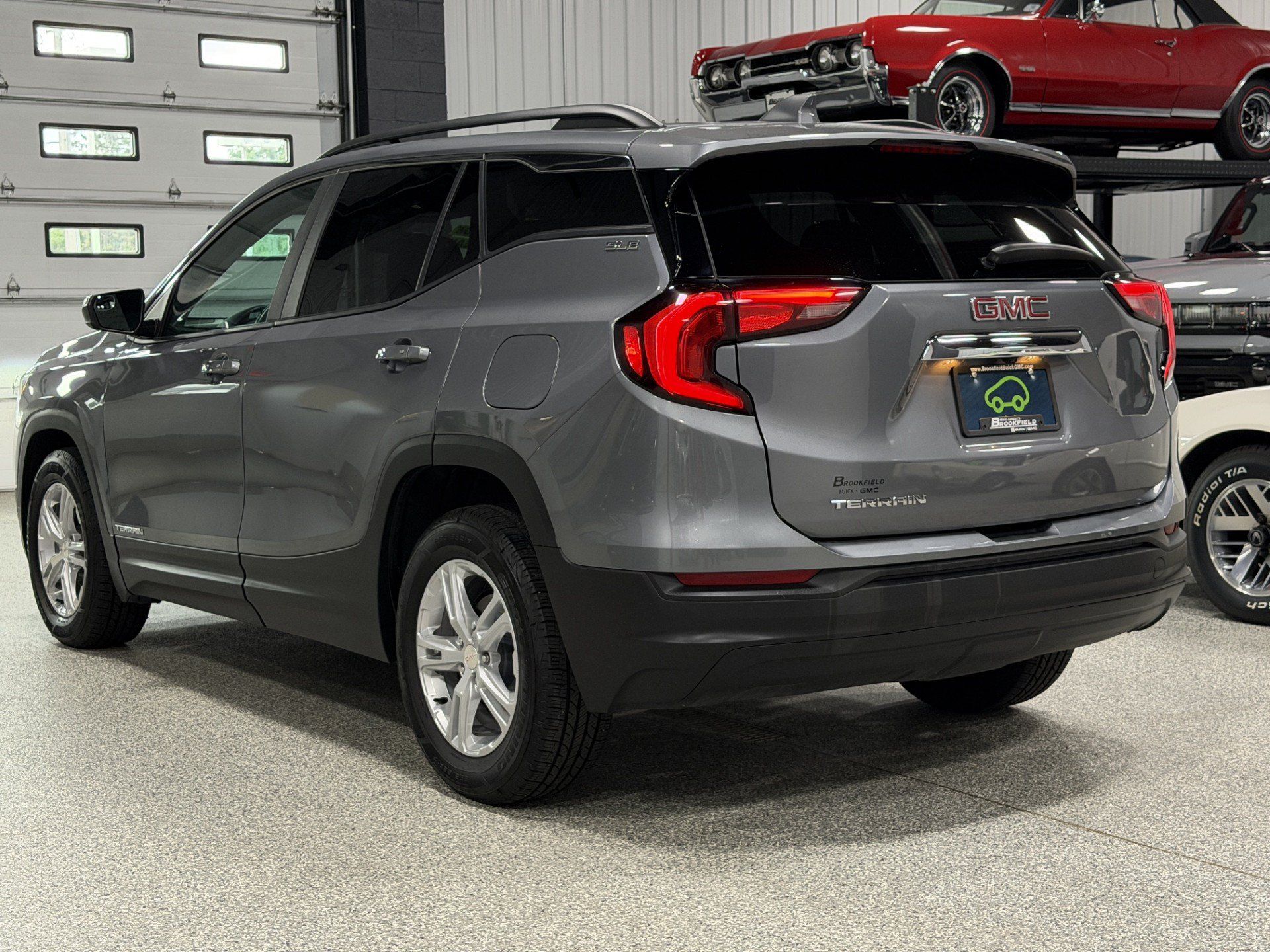 Certified 2021 GMC Terrain SLE w/ Driver Convenience Package FWD image 3