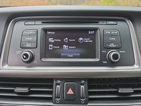 Used 2017 Kia Optima LX image 20