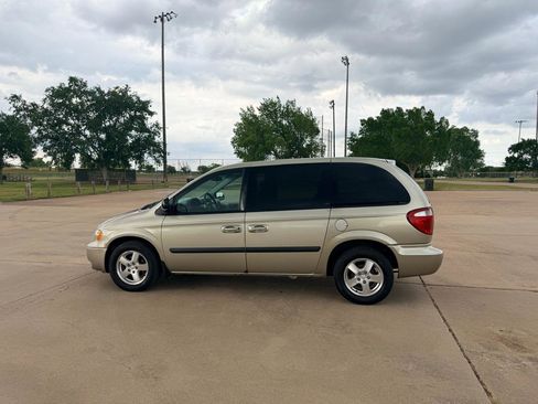 Used 2005 Dodge Caravan SXT FWD image 7