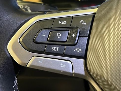 Certified 2025 Volkswagen Atlas SE image 21