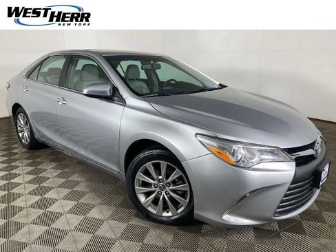 Used 2015 Toyota Camry XLE w/ Moonroof Package FWD image 1