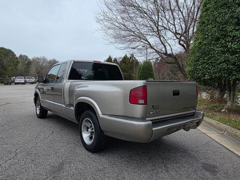 Used 2000 Chevrolet S10 Pickup LS w/ Preferred Equipment Group image 3