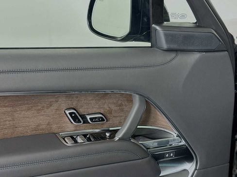 New 2025 Land Rover Range Rover SE image 18