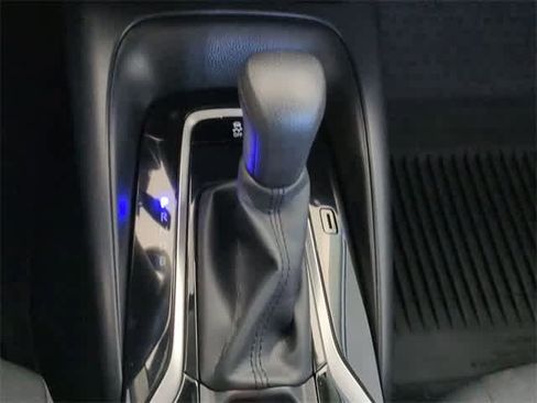 Used 2022 Toyota Corolla LE image 32