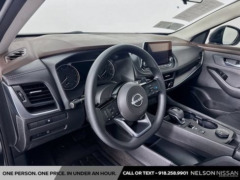 Used 2023 Nissan Rogue SV AWD/4WD image 9