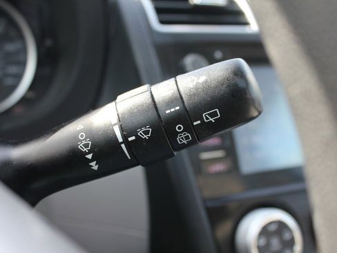 Used 2015 Subaru Forester 2.5i Premium w/ All-Weather Package image 16