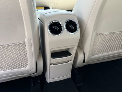 Used 2025 Mercedes-Benz GLB 250 4MATIC image 32