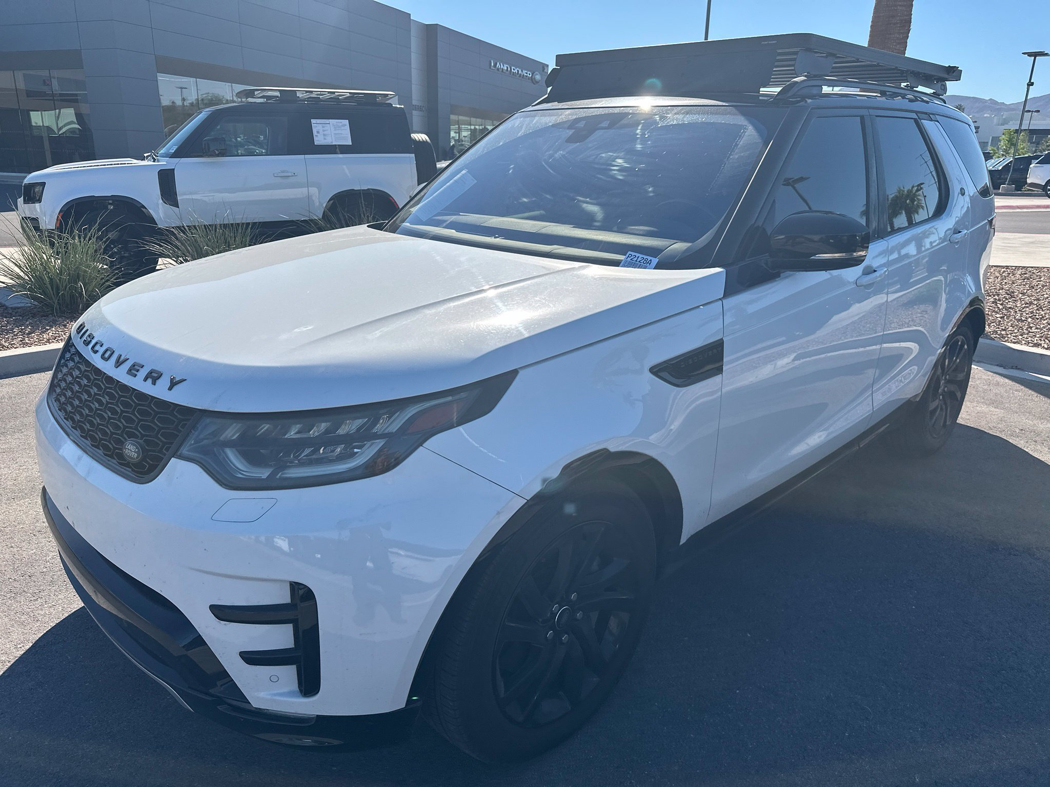 Used 2018 Land Rover Discovery HSE AWD/4WD image 1