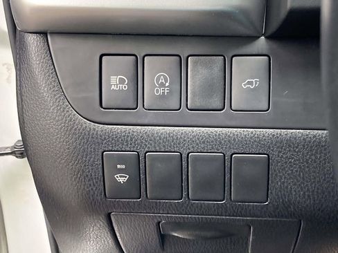 Used 2018 Toyota Highlander SE FWD image 18