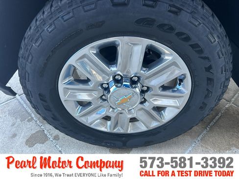 Used 2024 Chevrolet Silverado 2500 High Country w/ High Country Premium Package AWD/4WD image 8