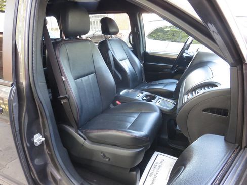Used 2018 Dodge Grand Caravan GT FWD image 11