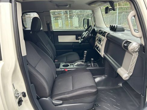 Used 2014 Toyota FJ Cruiser 4WD w/ Upgrade Package image 14
