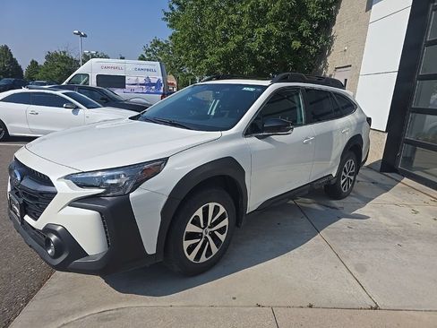 Used 2024 Subaru Outback Premium AWD/4WD image 3