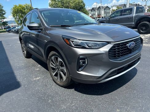 Used 2023 Ford Escape Platinum AWD/4WD image 2