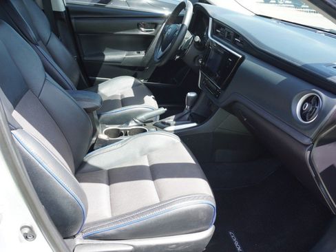 Used 2017 Toyota Corolla SE FWD image 9