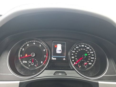 Used 2021 Volkswagen Atlas Cross Sport SE w/ Panoramic Sunroof Package image 16