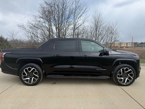Used 2024 Chevrolet Silverado EV RST image 2