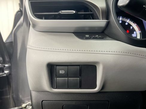 Used 2022 Toyota Highlander L FWD image 18