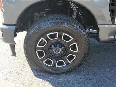 Used 2024 Ford F250 Platinum image 5