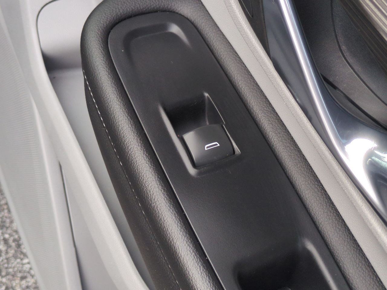 Used 2023 GMC Terrain SLE w/ Driver Convenience Package FWD image 41