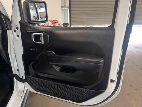 Used 2024 Jeep Wrangler Unlimited Rubicon image 12