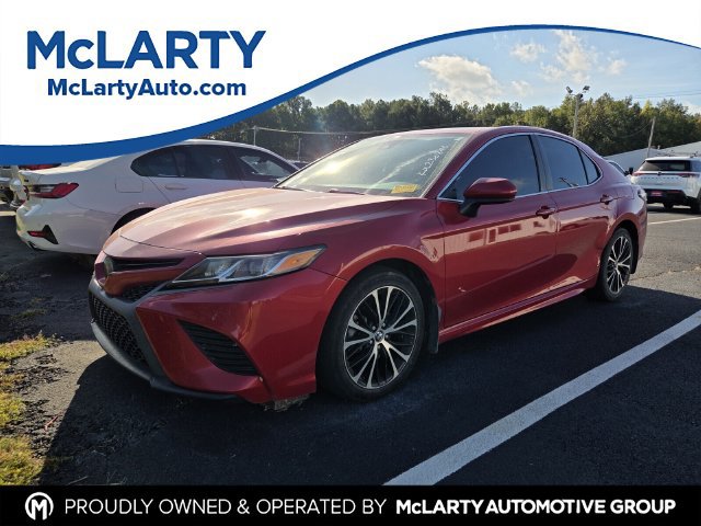 Used 2019 Toyota Camry SE FWD image 1