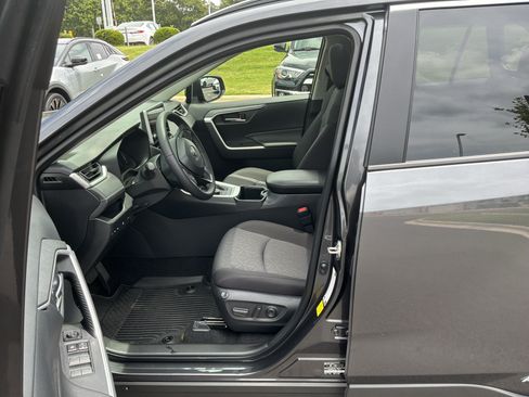 Used 2025 Toyota RAV4 XLE w/ Convenience Package AWD/4WD image 57