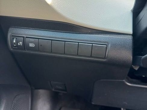 Used 2025 Toyota Corolla LE image 11