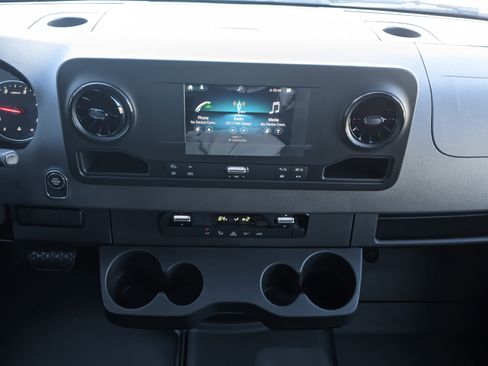 New 2024 Mercedes-Benz Sprinter 2500 w/ Acoustic Package image 23
