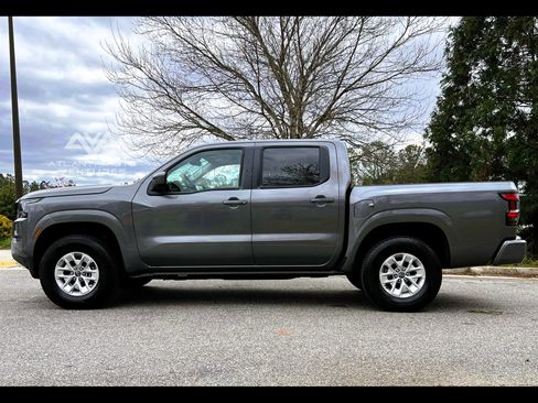 Used 2024 Nissan Frontier SV image 13