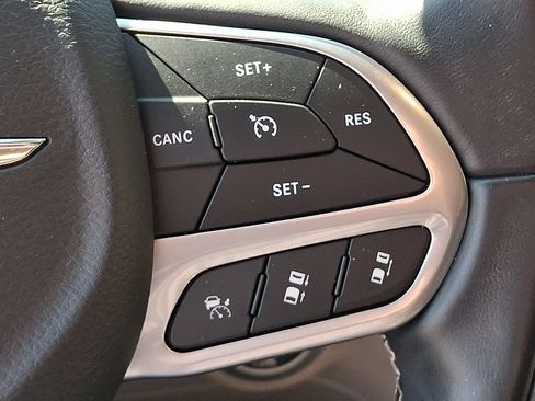 Used 2022 Chrysler Pacifica Touring-L w/ Uconnect Theater Family Group AWD/4WD image 22