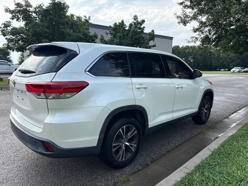 Used 2019 Toyota Highlander LE FWD image 5