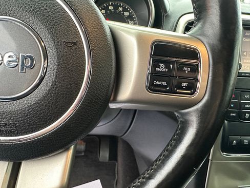 Used 2011 Jeep Grand Cherokee Overland image 14