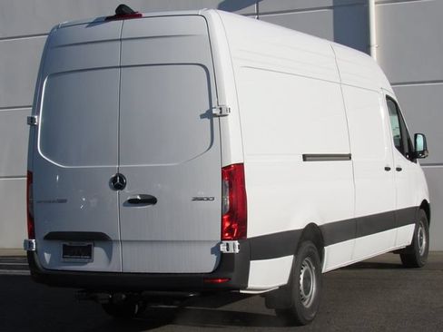 Used 2025 Mercedes-Benz Sprinter 2500 image 6