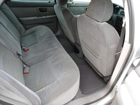 Used 2007 Ford Taurus SE FWD image 11