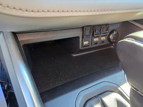 Used 2021 Toyota Highlander XLE image 27