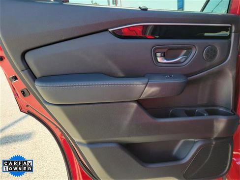 Used 2025 Honda Pilot EX-L image 10