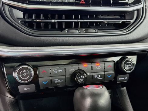 Used 2022 Jeep Compass High Altitude AWD/4WD image 19