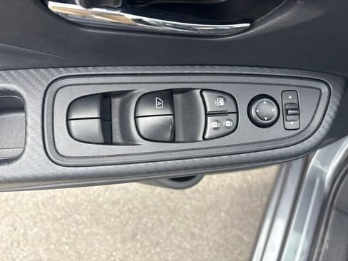 Used 2025 Nissan Versa SV FWD image 21
