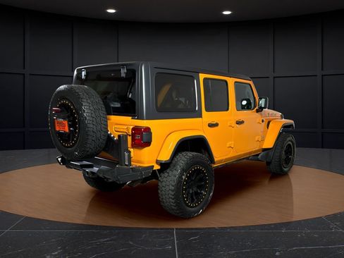 Used 2018 Jeep Wrangler Unlimited Sahara w/ Uconnect 4C Nav & Sound Group AWD/4WD image 5