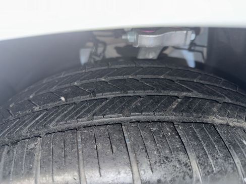 Used 2024 Porsche Macan image 11