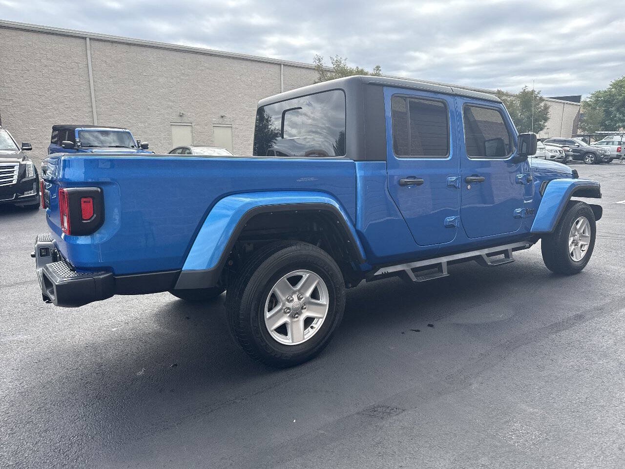 Used 2022 Jeep Gladiator Sport AWD/4WD image 10