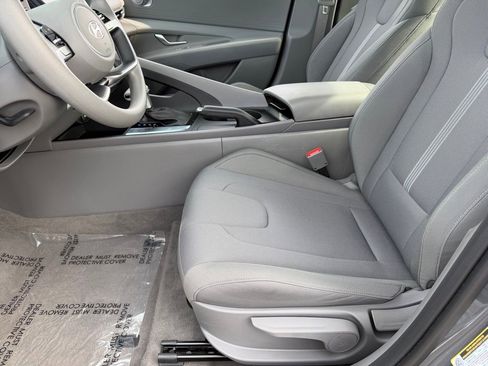 Certified 2025 Hyundai Elantra SE w/ Cargo Package image 12