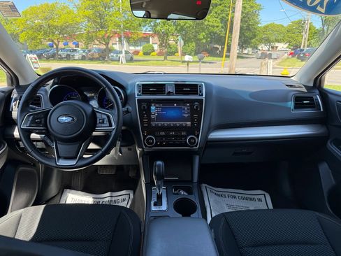 Used 2018 Subaru Outback 2.5i Premium AWD/4WD image 2
