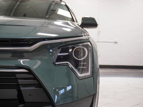Used 2023 Kia Niro EX Touring image 43