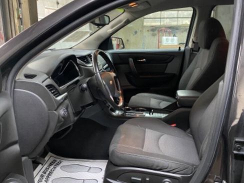 Used 2017 Chevrolet Traverse LT w/ Style and Technology Package image 11