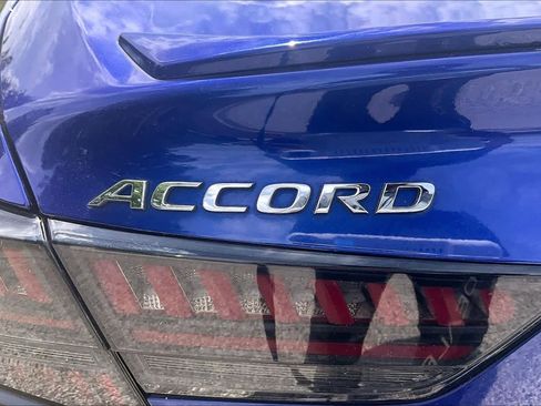 Used 2018 Honda Accord Sport image 10