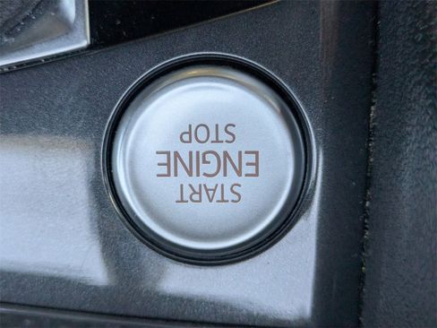 Used 2024 Volkswagen Tiguan Wolfsburg Edition image 31