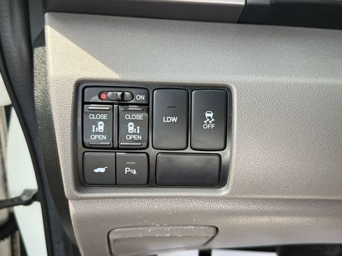 Used 2014 Honda Odyssey Touring Elite image 17