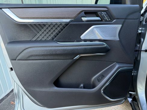 Certified 2024 GMC Acadia Denali w/ Super Cruise Package image 7